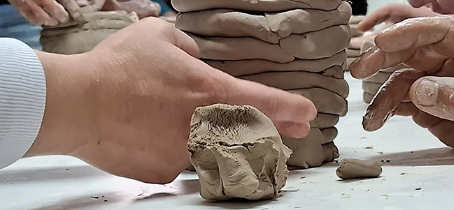 Oficina de Argila: Expressão e Autoconhecimento